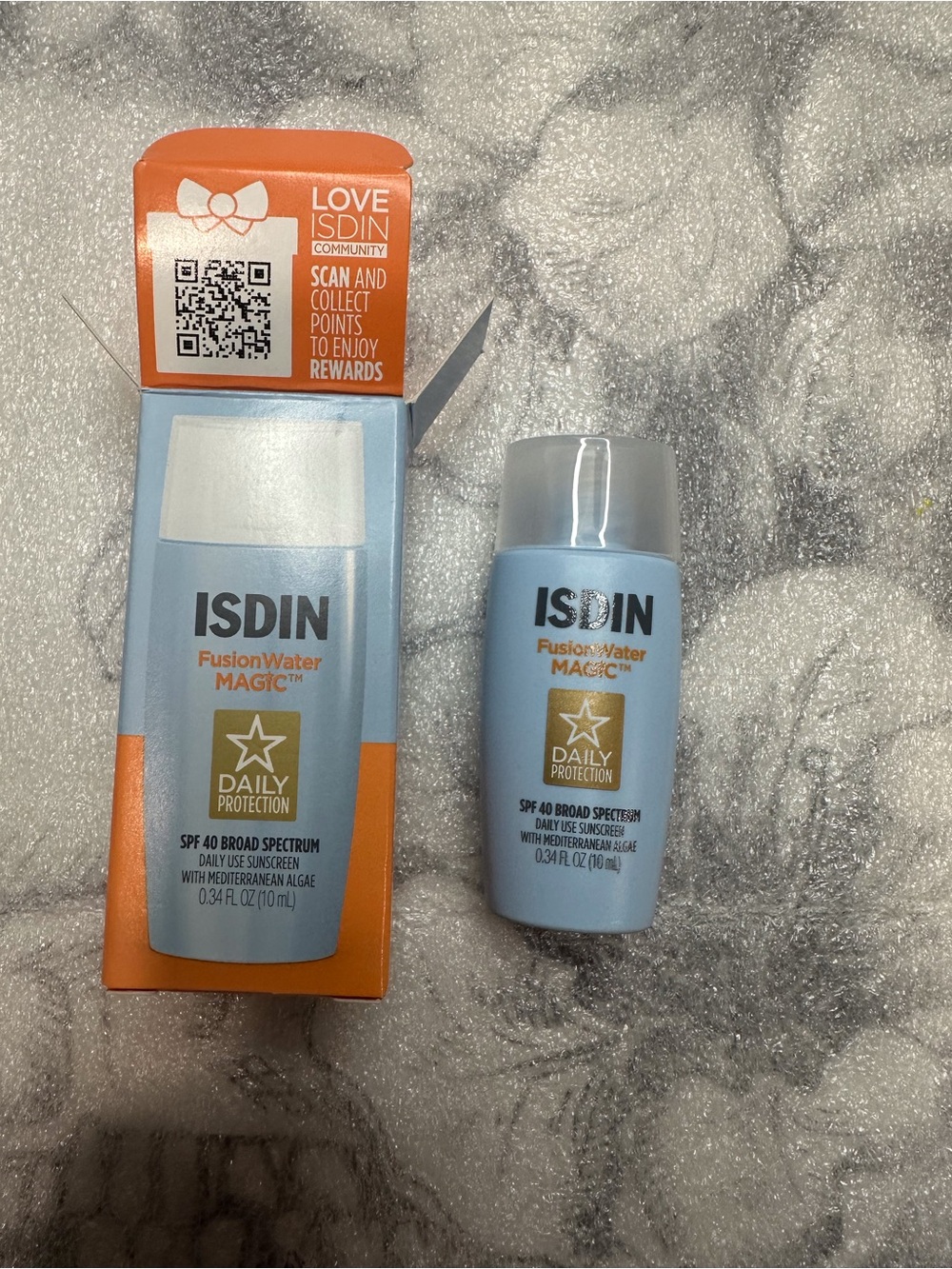 Isdin- mini Fusion Water MAGiC SPF 40 Daily Protection